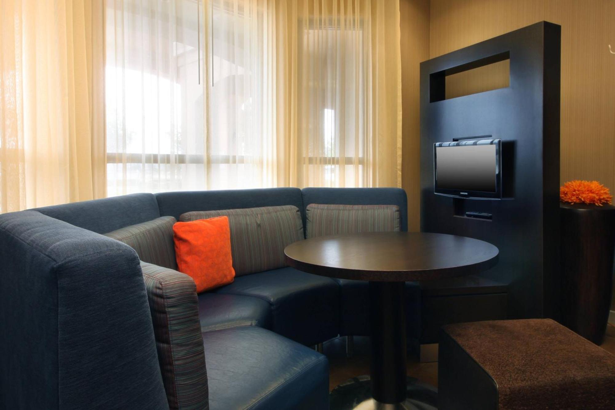 Courtyard By Marriott Monterey 3*