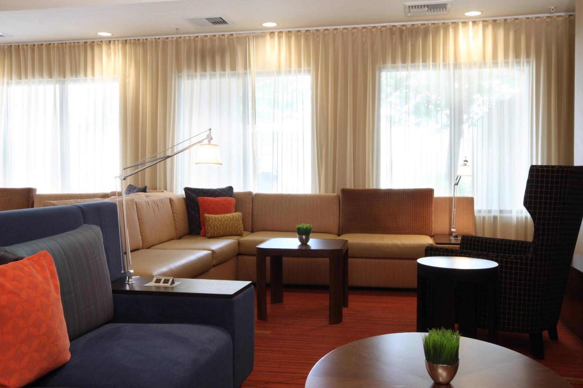 Courtyard By Marriott Monterey Salinas