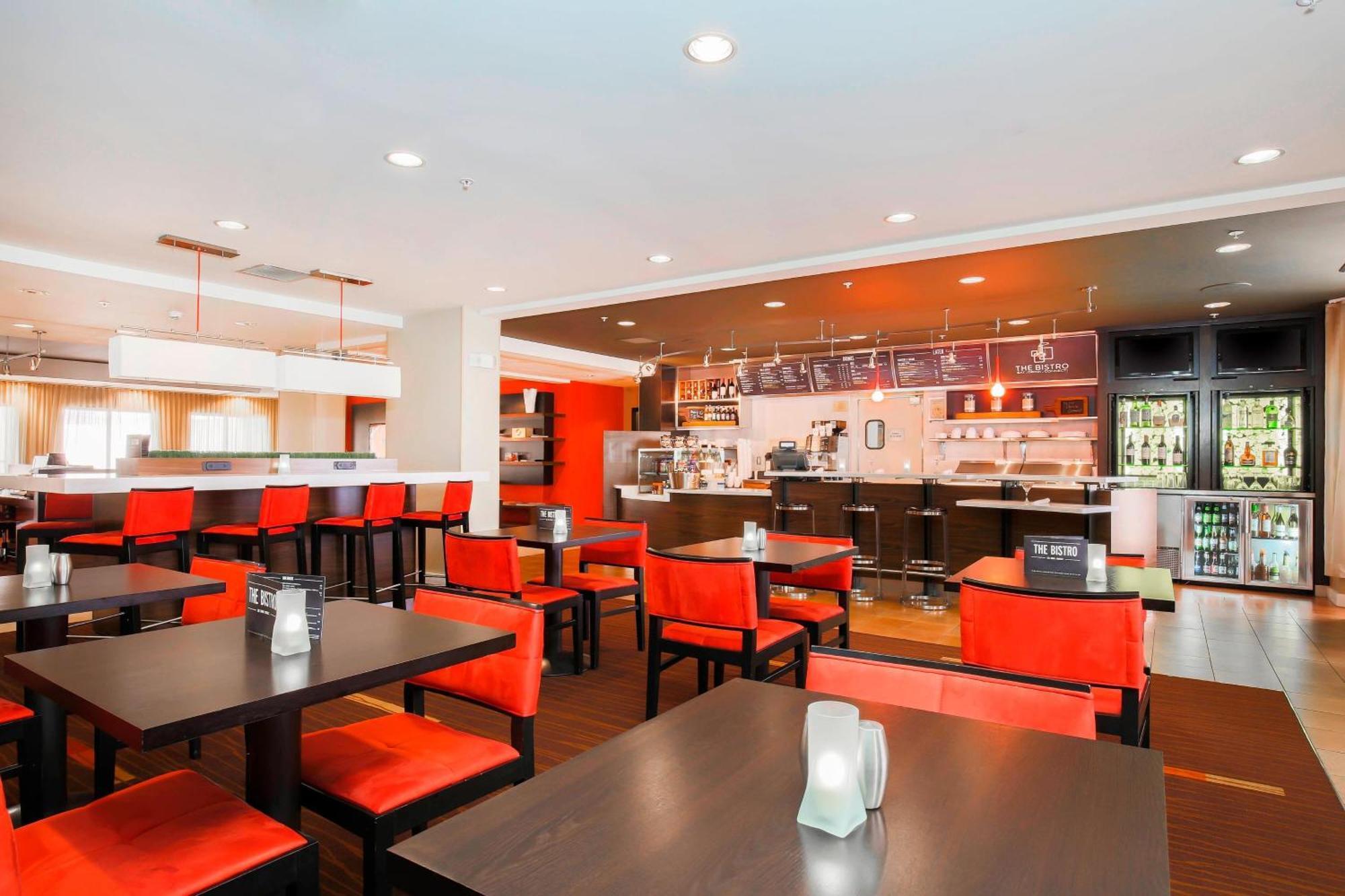 Courtyard By Marriott Monterey Hotel